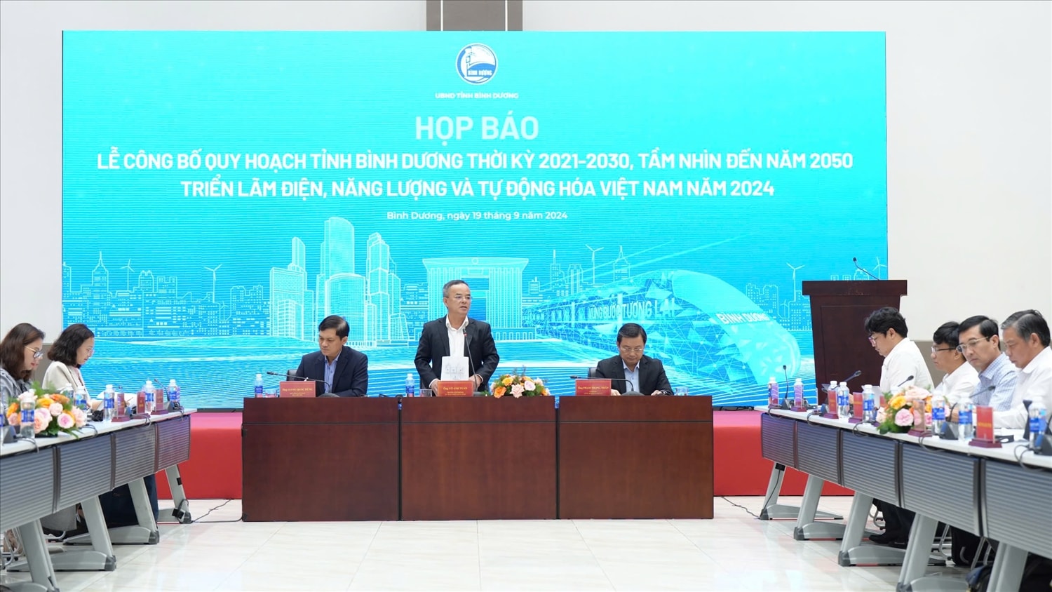 Quanh cảnh buổi họp báo Quanh cảnh buổi họp báo