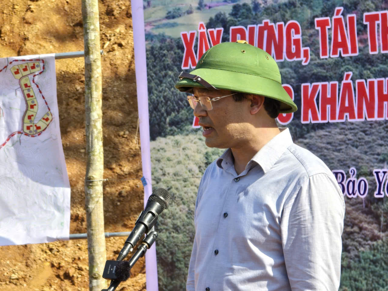 Chủ tịch UBND tỉnh Lào Cai Trịnh Xuân Trường phát lệnh khởi công khu tái định cư Chủ tịch UBND tỉnh Lào Cai Trịnh Xuân Trường phát lệnh khởi công khu tái định cư