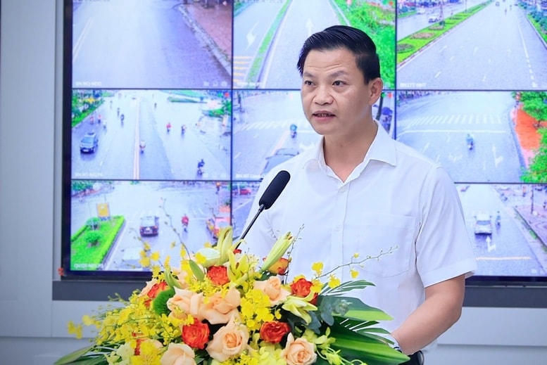 Chủ tịch UBND tỉnh Bắc Ninh Vương Quốc Tuấn báo cáo tóm tắt 1 năm xây dựng Tỉnh an toàn giao thông - Ảnh: VGP/Nhật Bắc Chủ tịch UBND tỉnh Bắc Ninh Vương Quốc Tuấn báo cáo tóm tắt 1 năm xây dựng Tỉnh an toàn giao thông - Ảnh: VGP/Nhật Bắc