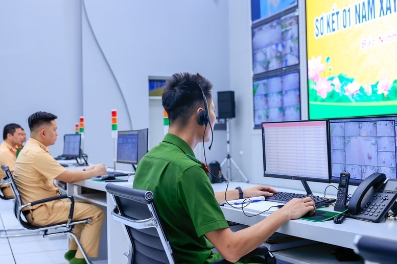 Trung tâm Thông tin chỉ huy Công an tỉnh Bắc Ninh do Tổng công ty Công nghệ - Viễn thông Toàn cầu (Gtel), doanh nghiệp trực tiếp phục vụ quốc phòng, an ninh của Bộ Công an, phối hợp với các đơn vị nghiệp vụ của Bộ Công an, Công an tỉnh Bắc Ninh, nghiên cứu phát triển và làm chủ công nghệ - Ảnh: VGP/Nhật Bắc Trung tâm Thông tin chỉ huy Công an tỉnh Bắc Ninh do Tổng công ty Công nghệ - Viễn thông Toàn cầu (Gtel), doanh nghiệp trực tiếp phục vụ quốc phòng, an ninh của Bộ Công an, phối hợp với các đơn vị nghiệp vụ của Bộ Công an, Công an tỉnh Bắc Ninh, nghiên cứu phát triển và làm chủ công nghệ - Ảnh: VGP/Nhật Bắc