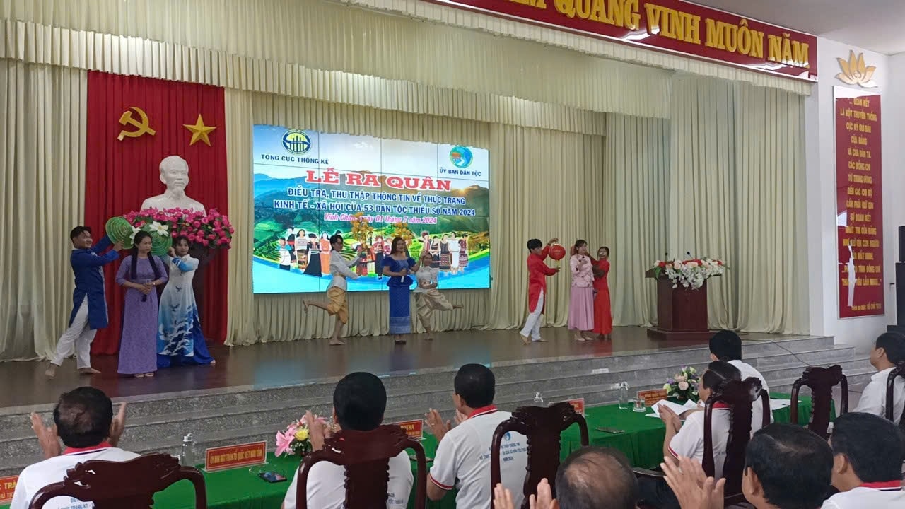 Lễ ra quân điều tra, thu thập thông tin về thực trạng kinh tế - xã hội của 53 DTTS năm 2024 tại thị xã Vĩnh Châu (tỉnh Sóc Trăng)