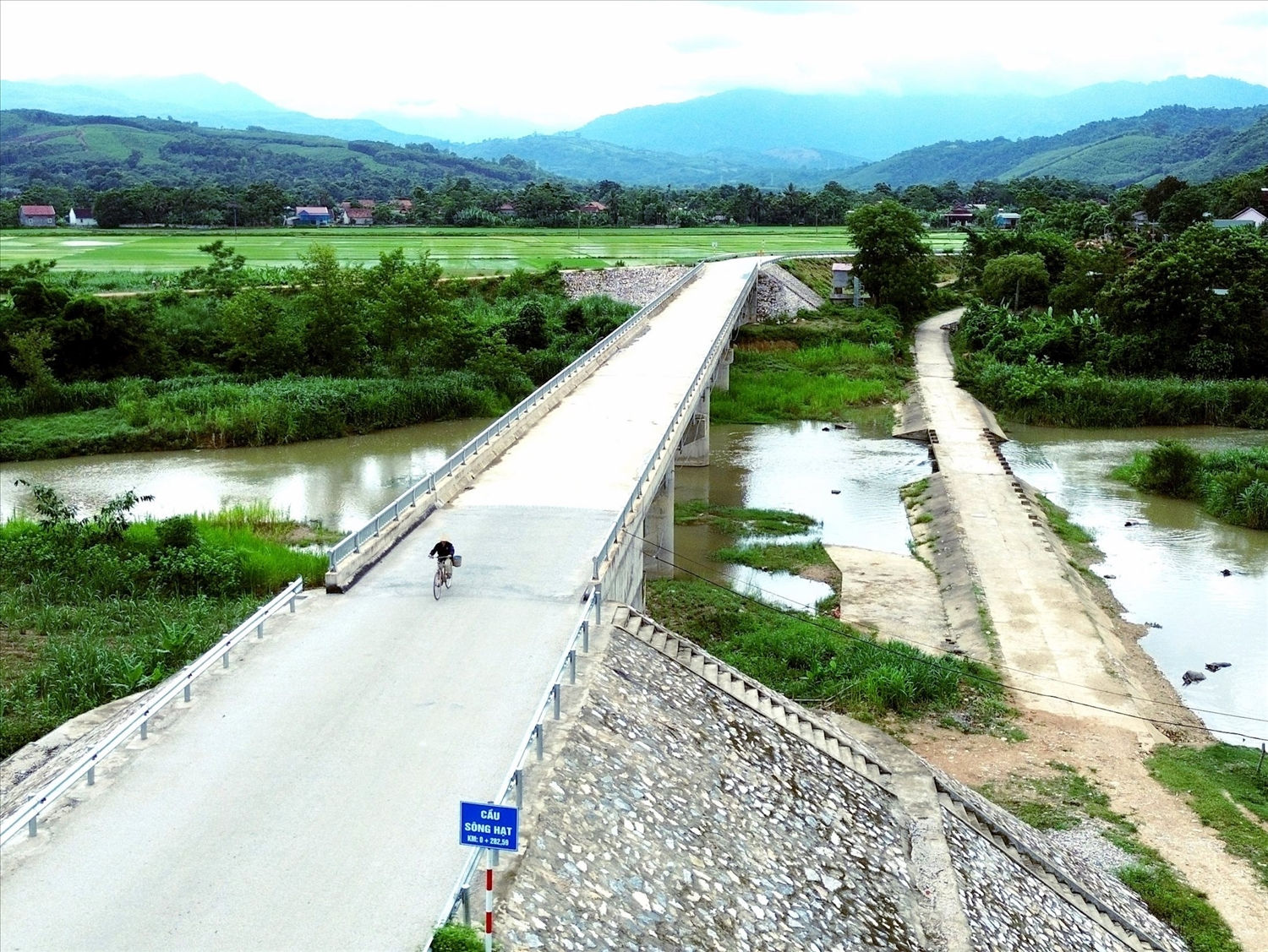Những cây cầu xóa vùng “tứ tắc” biên cương 