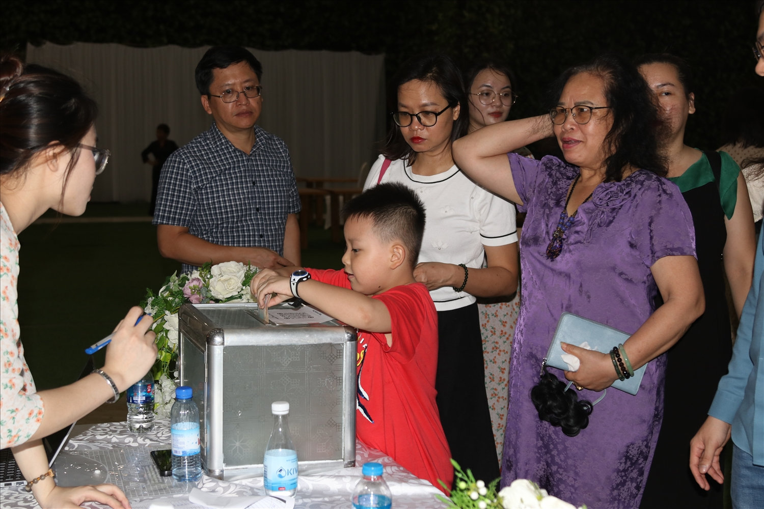 Những em nhỏ ủng hộ tại chương trình Những em nhỏ ủng hộ tại chương trình