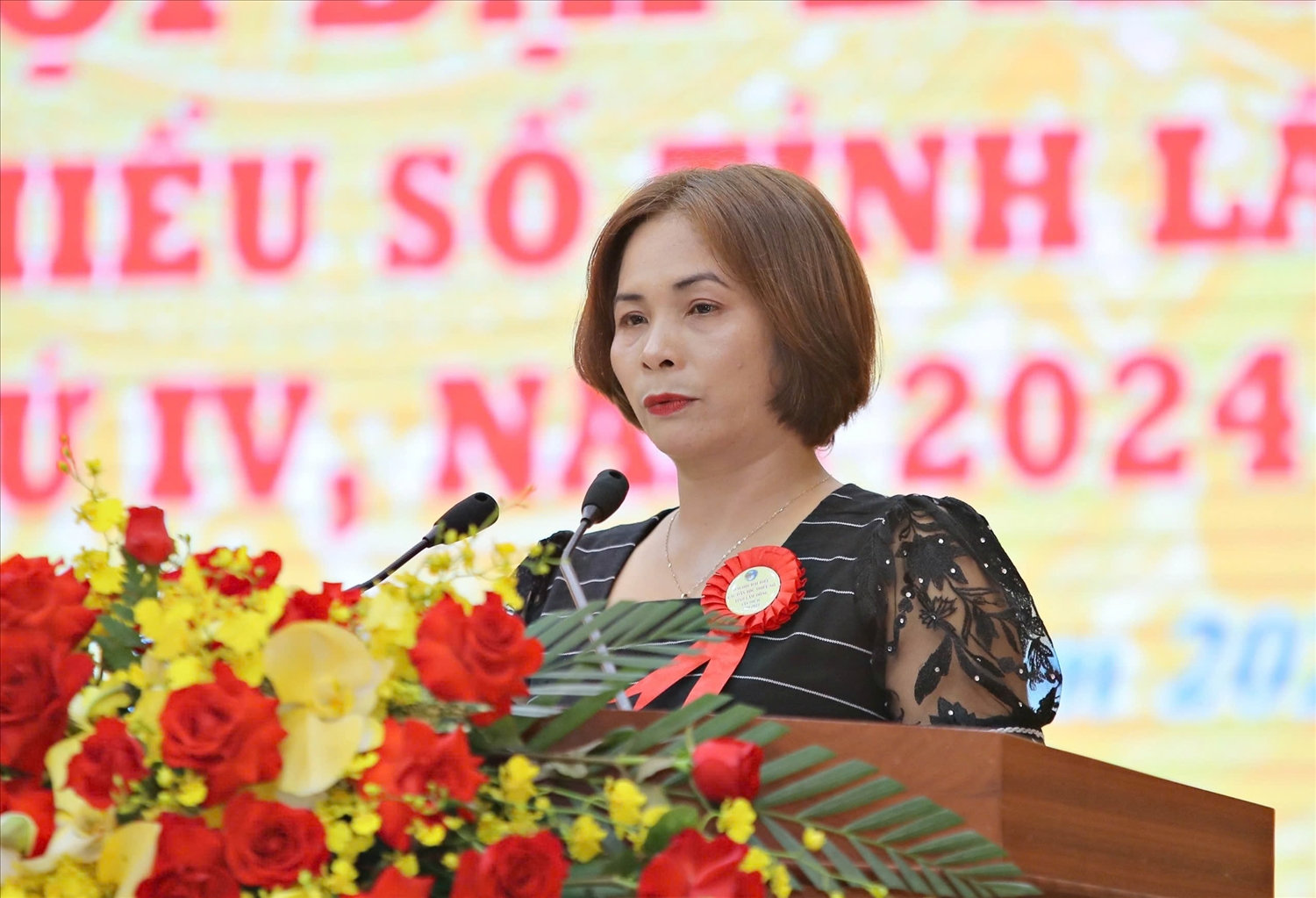 Chị KLong K’ Xuân trình bày tham luận về Phát huy vai trò Người có uy tín tại Đại hội đại biểu các DTTS tỉnh Lâm Đồng lần thứ IV, năm 2024 (ngày 27/9). Chị KLong K’ Xuân trình bày tham luận về Phát huy vai trò Người có uy tín tại Đại hội đại biểu các DTTS tỉnh Lâm Đồng lần thứ IV, năm 2024 (ngày 27/9).