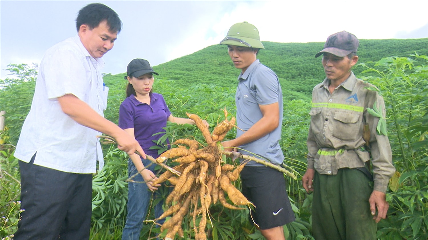 Nhiều chính sách ưu tiên của Nhà nước đã phát huy được nội lực, tinh thần vượt khó để vươn lên thoát nghèo của người dân vùng khó ở xứ Thanh Nhiều chính sách ưu tiên của Nhà nước đã phát huy được nội lực, tinh thần vượt khó để vươn lên thoát nghèo của người dân vùng khó ở xứ Thanh
