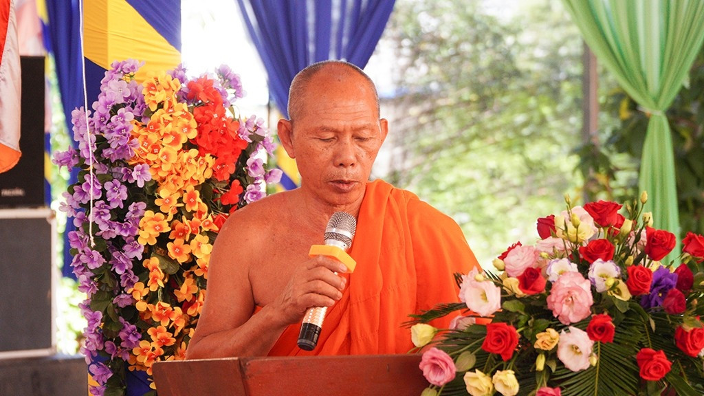 Hòa thượng Danh Đổng - Ủy viên Thường trực Hội đồng trị sự, Trưởng Ban trị sự Phật giáo tỉnh  Kiên Giang, Chủ tịch hội ĐKSSYN tỉnh  phát biểu khai mạc 