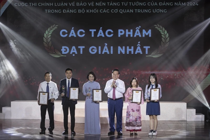 Trao giải Cuộc thi chính luận về bảo vệ nền tảng tư tưởng của Đảng trong Đảng bộ Khối các cơ quan Trung ương 