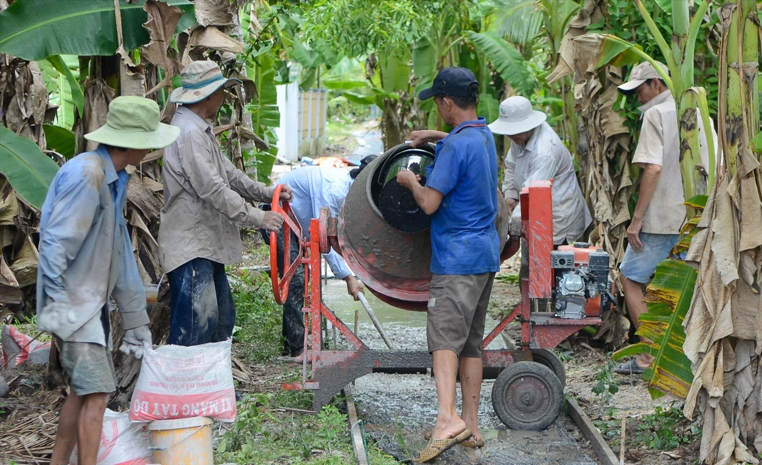 Sau hơn ba năm thực hiện Chương trình MTQG 1719, tỉnh Sóc Trăng đã hỗ trợ đất ở, nhà ở cho hàng nghìn hộ đồng bào DTTS; xây dựng hàng trăm công trình hạ tầng. Sau hơn ba năm thực hiện Chương trình MTQG 1719, tỉnh Sóc Trăng đã hỗ trợ đất ở, nhà ở cho hàng nghìn hộ đồng bào DTTS; xây dựng hàng trăm công trình hạ tầng.