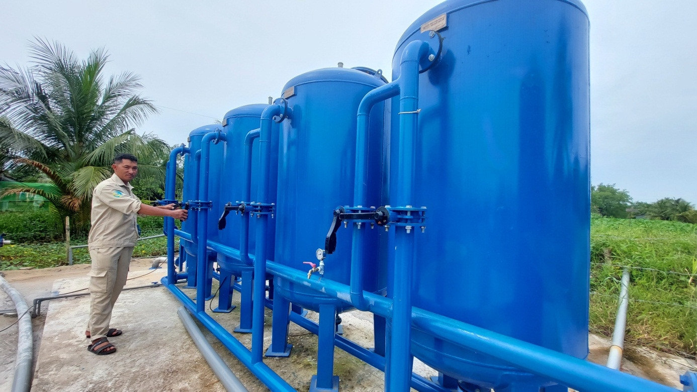Nhờ nguồn vốn của Chương trình 1719 xã Mỹ Thuận, huyện Mỹ Tú đã có trạm cấp nước tập trung, đưa nước sạch về cho đồng bào dân tộc Khmer. Nhờ nguồn vốn của Chương trình 1719 xã Mỹ Thuận, huyện Mỹ Tú đã có trạm cấp nước tập trung, đưa nước sạch về cho đồng bào dân tộc Khmer.