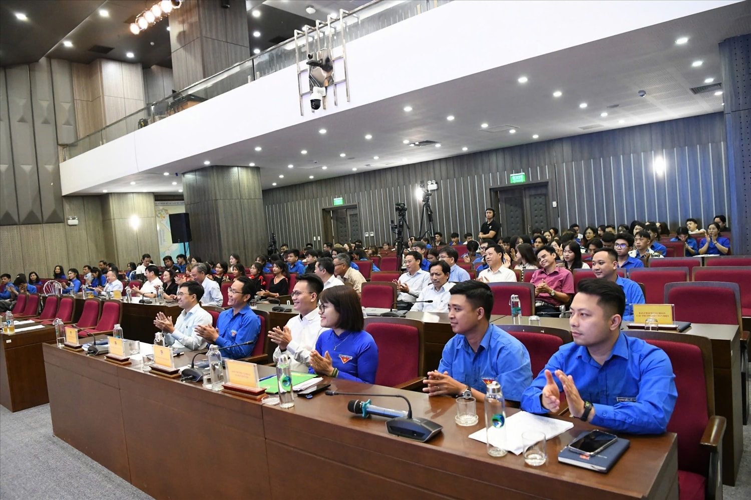 Các đoàn viên, thanh niên tham gia chương trình Các đoàn viên, thanh niên tham gia chương trình