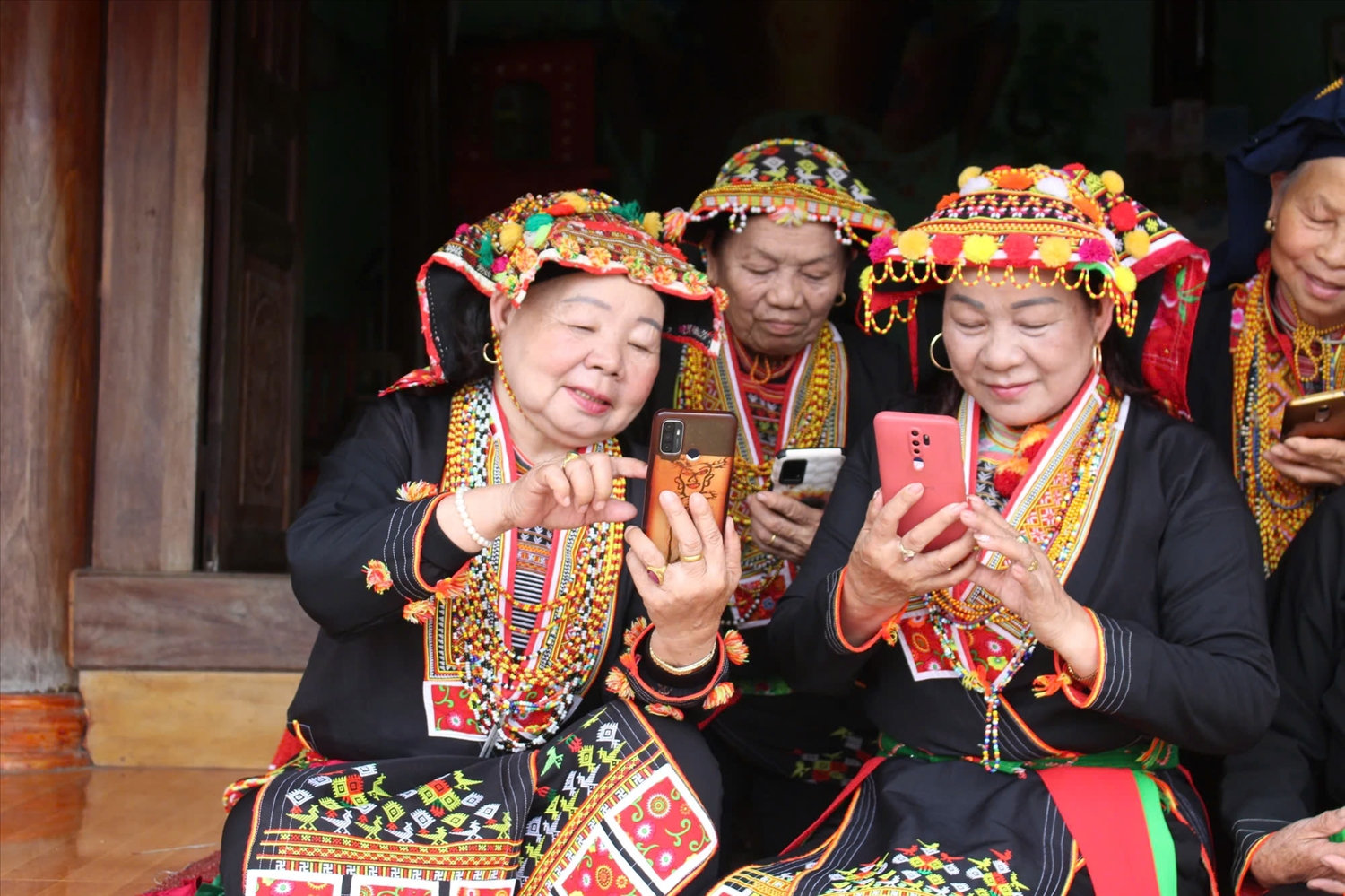 Nâng cao khả năng tiếp cận dịch vụ công và tư duy về môi trường số cho đồng bào DTTS 