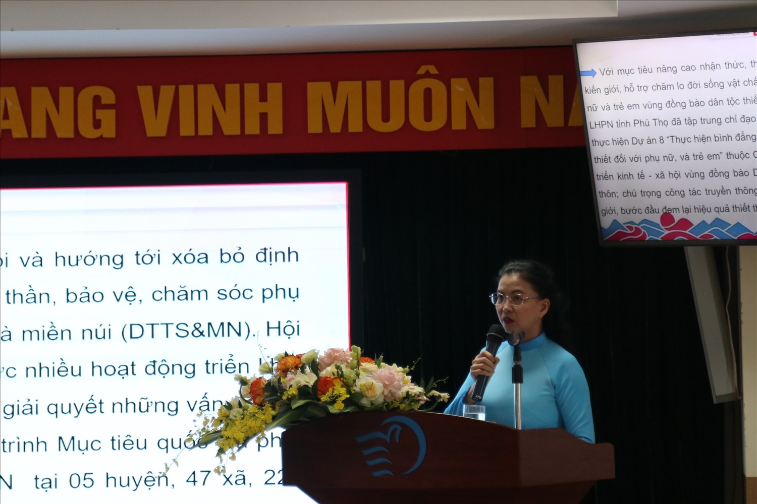 Đại biểu tham luận tại Hội thảo Đại biểu tham luận tại Hội thảo
