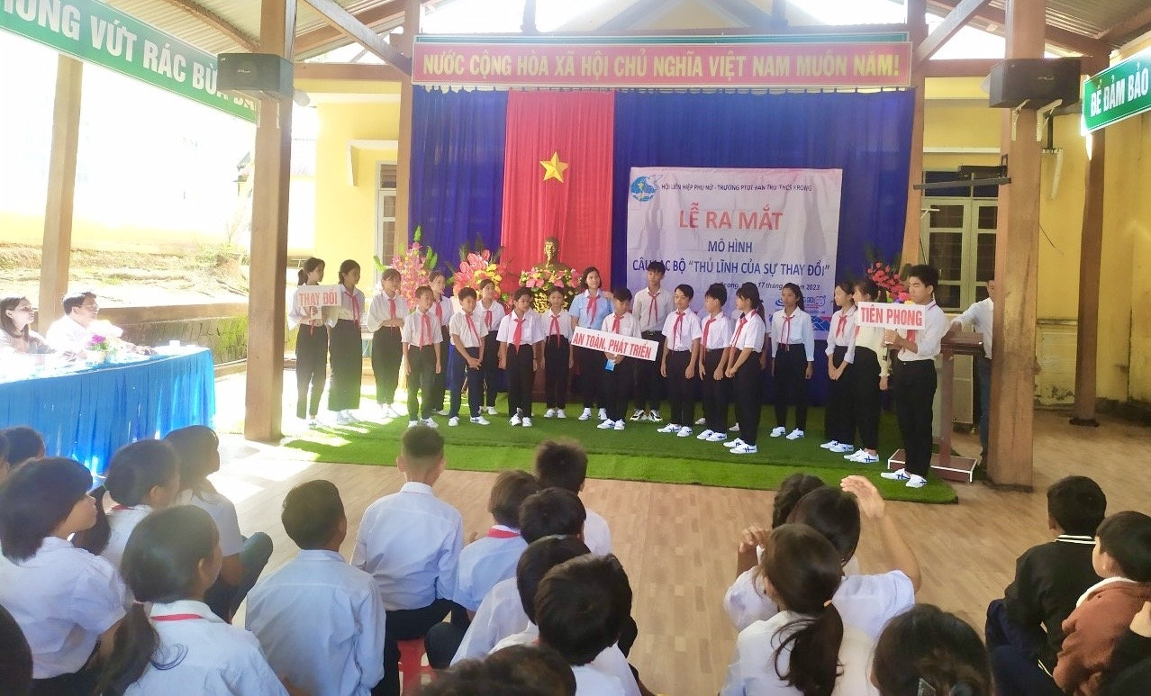 Lễ ra mắt, sinh hoạt của CLB “Thủ lĩnh của sự thay đổi” của Trường Phổ thông Dân tộc bán trú THCS Krong (xã Krong) Lễ ra mắt, sinh hoạt của CLB “Thủ lĩnh của sự thay đổi” của Trường Phổ thông Dân tộc bán trú THCS Krong (xã Krong)