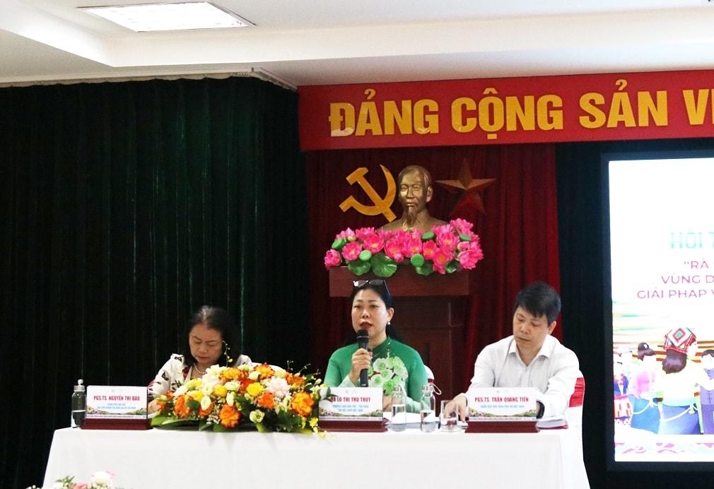 Các đại biểu chủ trì các phiên thảo luận Các đại biểu chủ trì các phiên thảo luận
