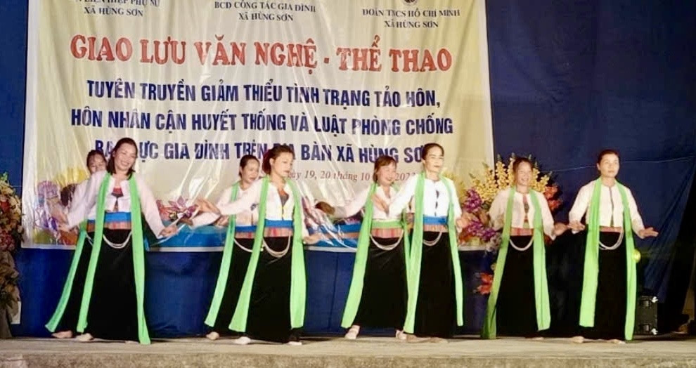 đội ngũ tuyên truyền viên pháp luật đã góp phần tích cực trong việc đưa chính sách pháp luật vào thực tiễn đời sống Nhân dân, Đội ngũ tuyên truyền viên pháp luật đã góp phần tích cực trong việc đưa chính sách pháp luật vào thực tiễn đời sống Nhân dân,