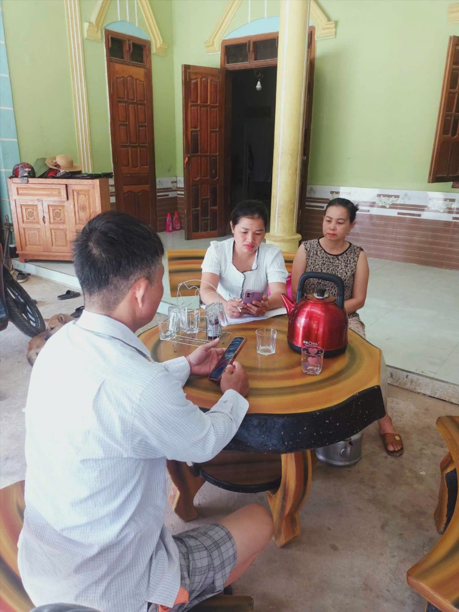 Đội ngũ già làng, trưởng bản, Người có uy tín là những  