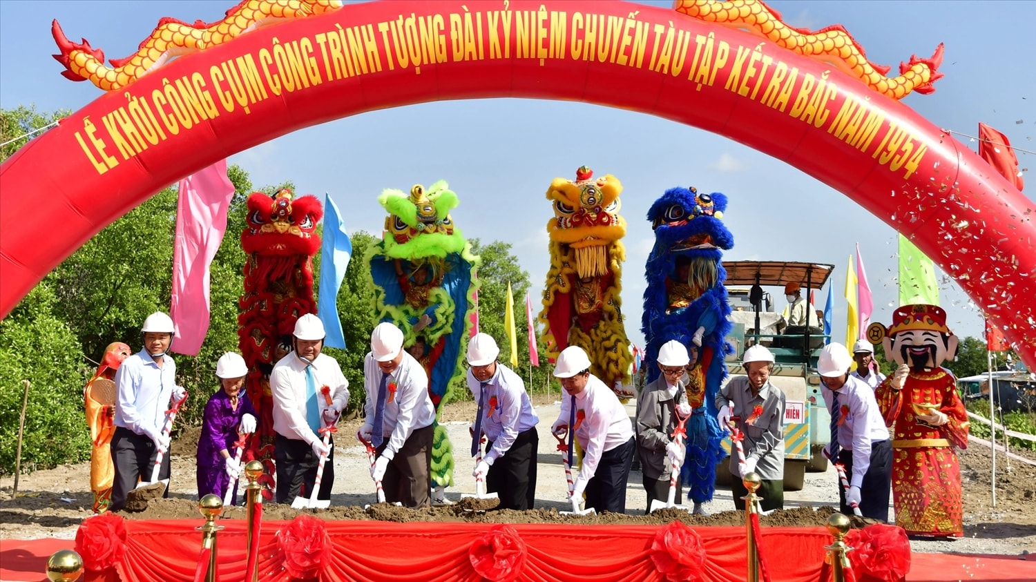 Tháng 1.2024, tỉnh Cà Mau cũng đã tổ chức Lễ khởi công xây dựng Cụm công trình tượng đài kỷ niệm Chuyến tàu tập kết ra Bắc năm 1954, tại thị trấn Sông Đốc (huyện Trần Văn Thời, tỉnh Cà Mau) Tháng 1.2024, tỉnh Cà Mau cũng đã tổ chức Lễ khởi công xây dựng Cụm công trình tượng đài kỷ niệm Chuyến tàu tập kết ra Bắc năm 1954, tại thị trấn Sông Đốc (huyện Trần Văn Thời, tỉnh Cà Mau)