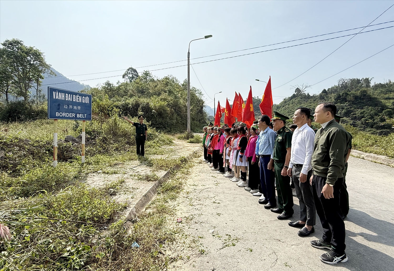 Chương trình góp phần nâng cao nhận thức, ý thức, trách nhiệm của các em học sinh về xây dựng, quản lý, bảo vệ chủ quyền lãnh thổ, biên giới quốc gia thiêng liêng của Tổ quốc  