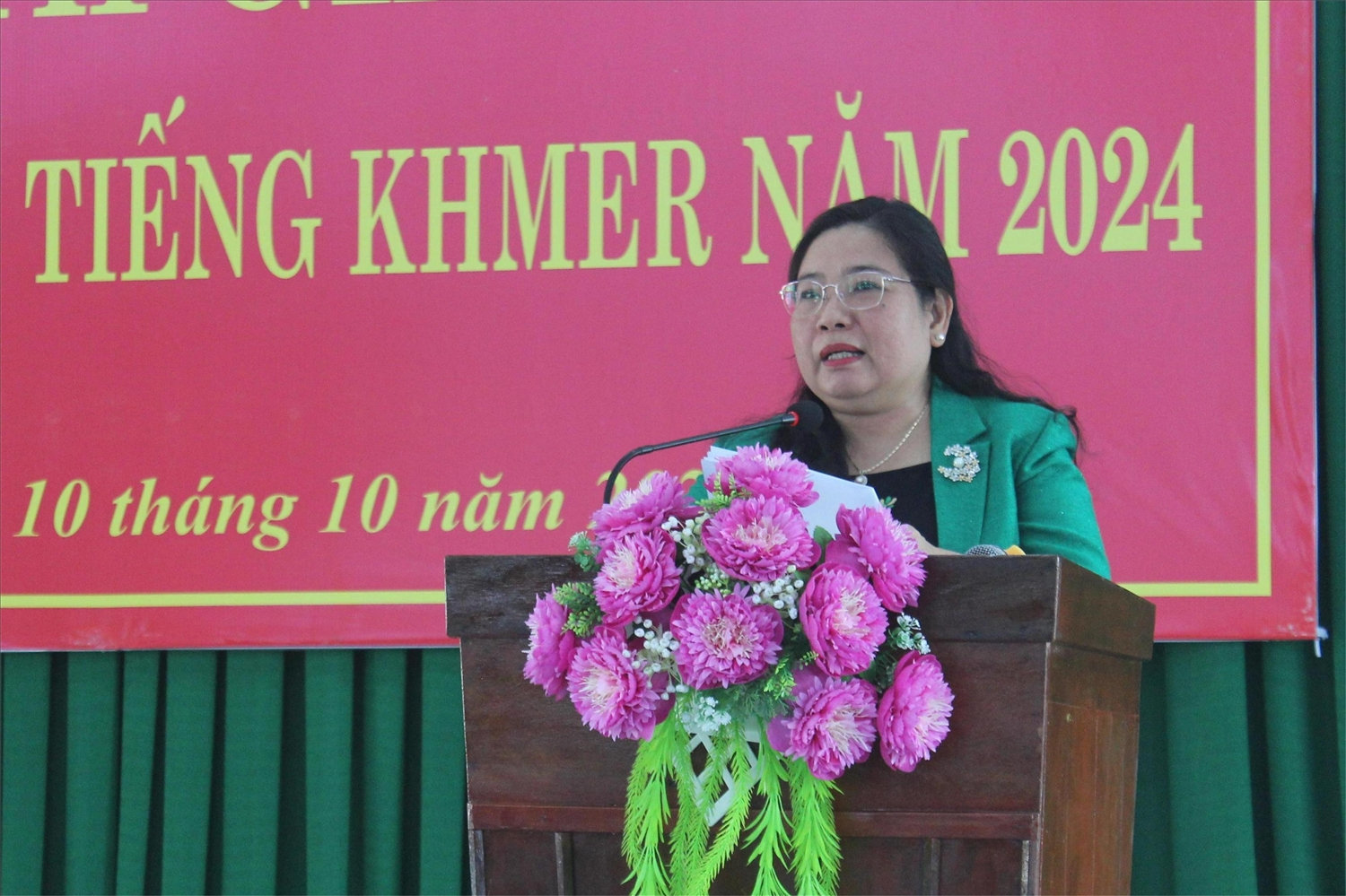 Bà Hồ Thị Cẩm Đào – Phó Bí thư Thường trực Tỉnh ủy, Chủ tịch HĐND tỉnh Sóc Trăng phát biểu tại lễ khai giảng Bà Hồ Thị Cẩm Đào – Phó Bí thư Thường trực Tỉnh ủy, Chủ tịch HĐND tỉnh Sóc Trăng phát biểu tại lễ khai giảng