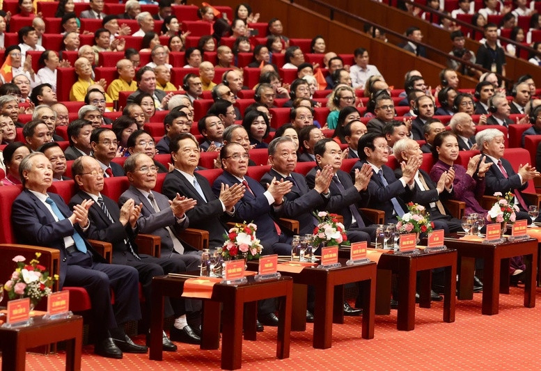 Các đồng chí lãnh đạo, nguyên lãnh đạo Đảng, Nhà nước dự Lễ kỷ niệm cấp quốc gia 70 năm Ngày Giải phóng Thủ đô (10/10/1954 - 10/10/2024) - Ảnh: VGP/Gia Huy Các đồng chí lãnh đạo, nguyên lãnh đạo Đảng, Nhà nước dự Lễ kỷ niệm cấp quốc gia 70 năm Ngày Giải phóng Thủ đô (10/10/1954 - 10/10/2024) - Ảnh: VGP/Gia Huy