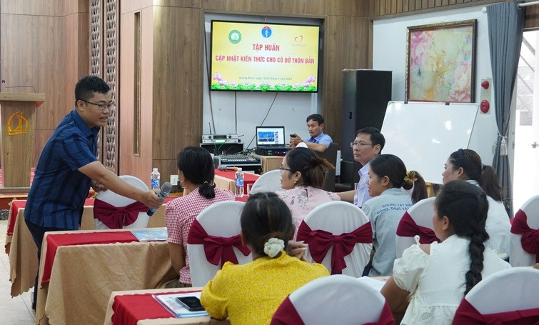Những năm qua, ngành Y tế Quảng Bình đã triển khai công tác đào tạo, bồi dưỡng nâng cao trình độ chuyên môn cho đội ngũ CĐTB.