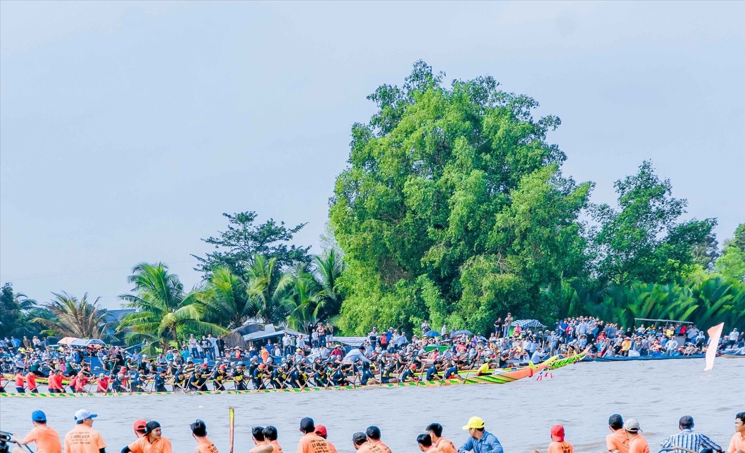 Các đội Ghe ngo tham gia Ngày hội Văn hóa, Thể thao và Du lịch đồng bào Khmer tỉnh Kiên Giang lần thứ 15 năm 2023.