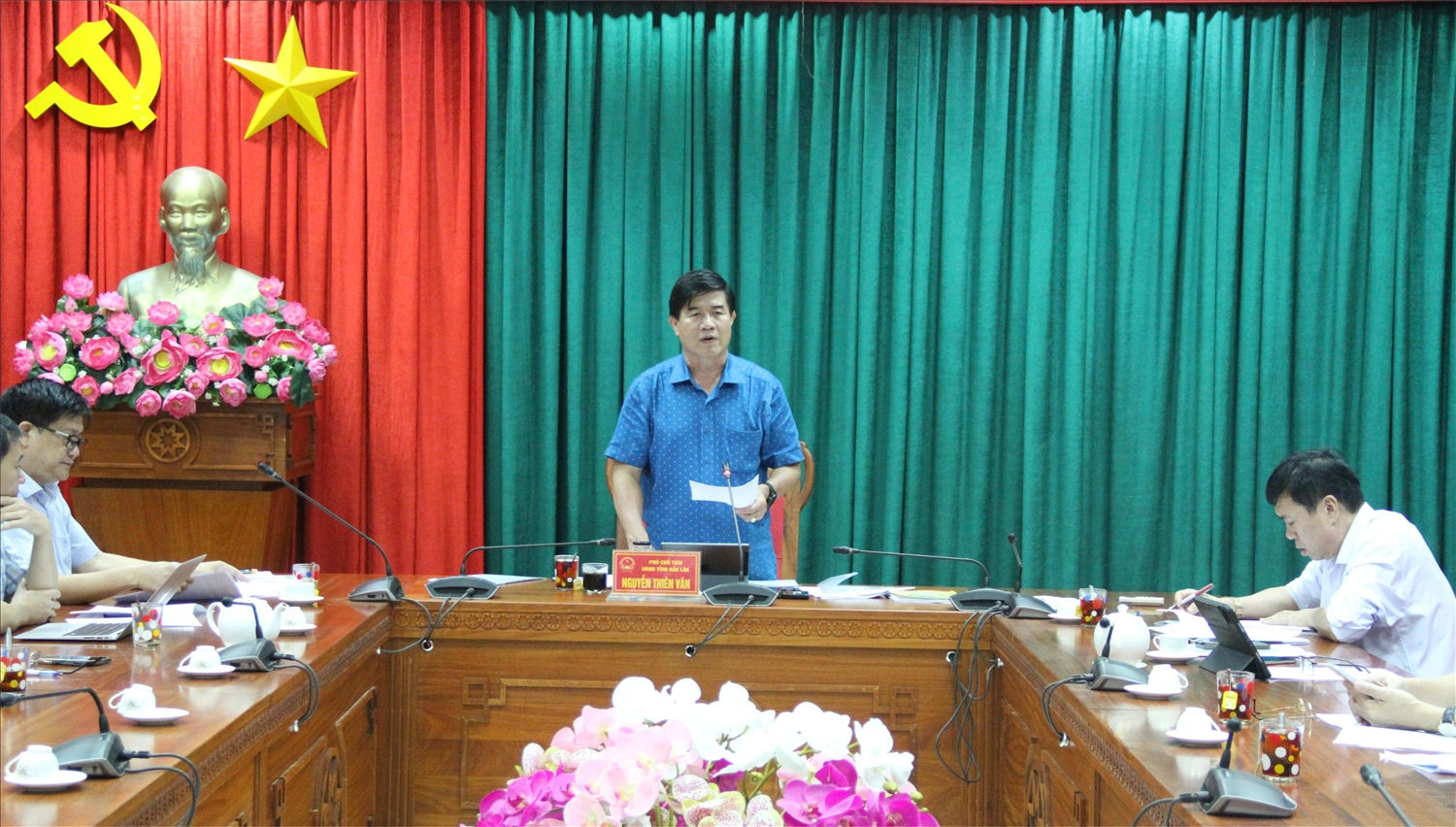 Phó chủ tịch UBND tỉnh Đắk Lắk, Trưởng Ban Chỉ đạo Đại hội đại biểu các DTTS tỉnh Nguyễn Thiên Văn phát biểu tại phiên họp Phó chủ tịch UBND tỉnh Đắk Lắk, Trưởng Ban Chỉ đạo Đại hội đại biểu các DTTS tỉnh Nguyễn Thiên Văn phát biểu tại phiên họp