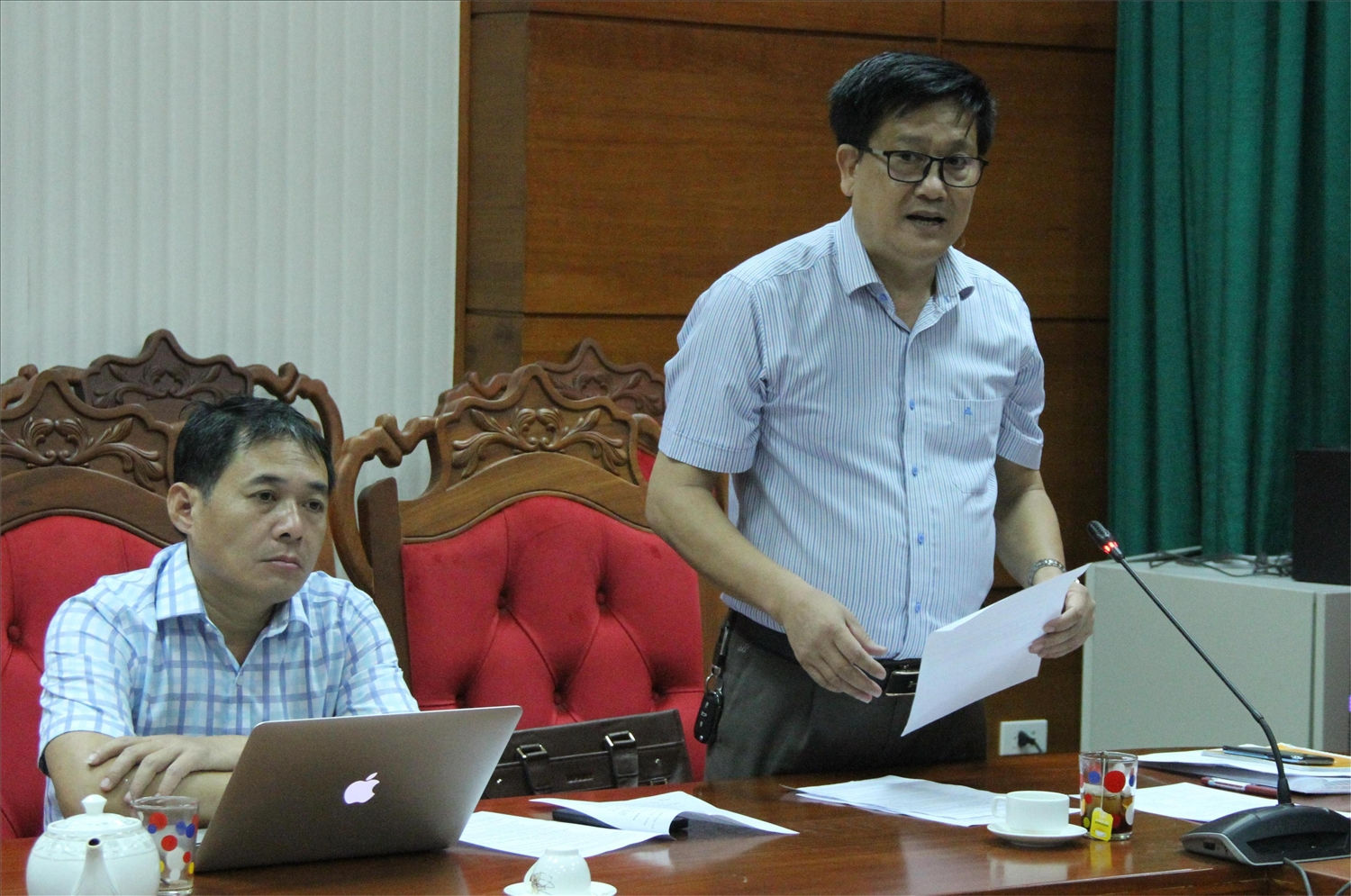 Phó trưởng Ban Dân tộc tỉnh Đắk Lắk Lê Ngọc Vinh báo cáo về công tác chuẩn bị Đại hội Phó trưởng Ban Dân tộc tỉnh Đắk Lắk Lê Ngọc Vinh báo cáo về công tác chuẩn bị Đại hội