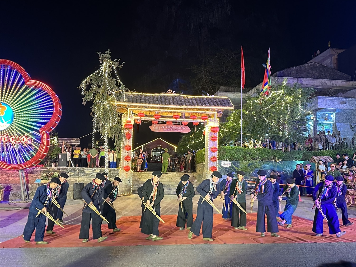 Tỉnh Hà Giang phát huy việc bảo tồn bản sắc văn hóa các dân tộc gắn với việc xóa bỏ hủ tục, xây dựng nếp sống văn minh trên địa bàn. (Trong ảnh: Biểu diễn múa khèn của người Mông) Tỉnh Hà Giang phát huy việc bảo tồn bản sắc văn hóa các dân tộc gắn với việc xóa bỏ hủ tục, xây dựng nếp sống văn minh trên địa bàn. (Trong ảnh: Biểu diễn múa khèn của người Mông)