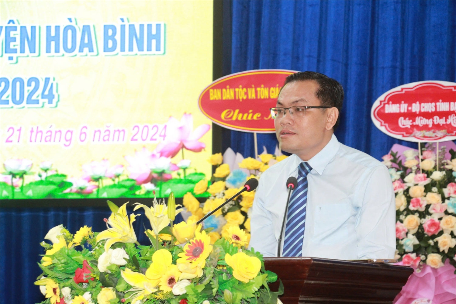 Ông Ngô Vũ Thăng, Phó Chủ tịch UBND tỉnh Bạc Liêu phát biểu tại Đại hội các DTTS huyện Hoà Bình lần thứ  III, năm 2024