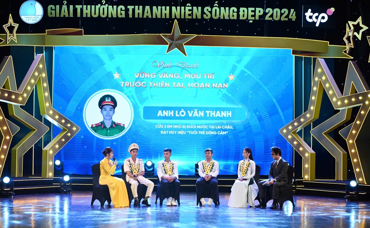 Các thanh niên tiêu biểu giao lưu tại Chương trình Các thanh niên tiêu biểu giao lưu tại Chương trình