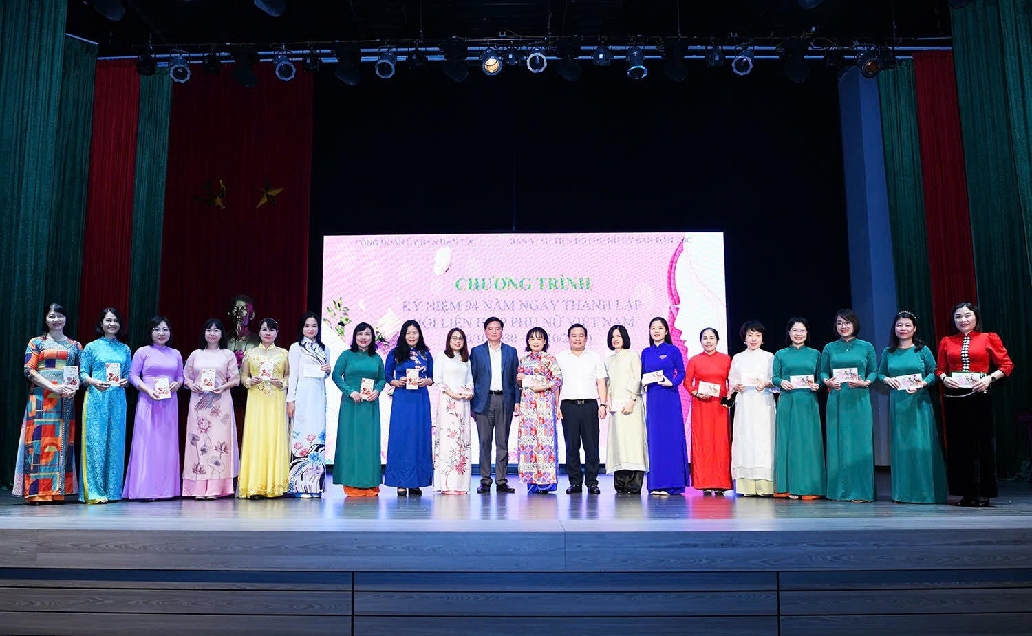 Ủy ban Dân tộc gặp mặt Kỷ niệm 94 năm Ngày thành lập Hội Liên hiệp Phụ nữ Việt Nam