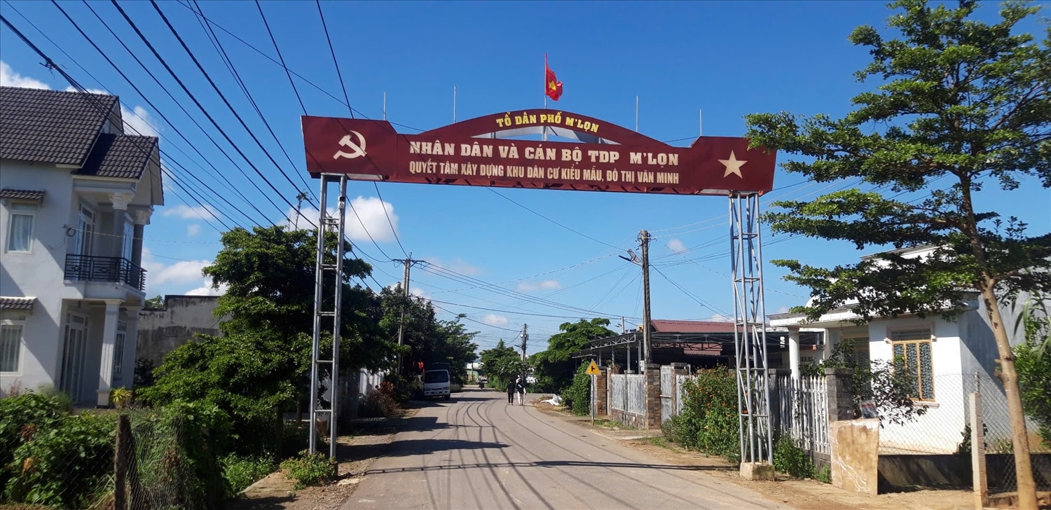 Cổng chào thôn M'Lon, thị trấn Thạnh Mỹ, huyện Đơn Dương, Lâm Đồng Cổng chào thôn M'Lon, thị trấn Thạnh Mỹ, huyện Đơn Dương, Lâm Đồng