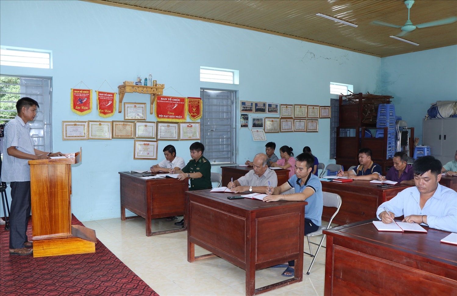 Một buổi sinh hoạt của Chi bộ bản Mấn 1 (xã Nậm Xe, huyện Phong Thổ, tỉnh Lai Châu) Một buổi sinh hoạt của Chi bộ bản Mấn 1 (xã Nậm Xe, huyện Phong Thổ, tỉnh Lai Châu)