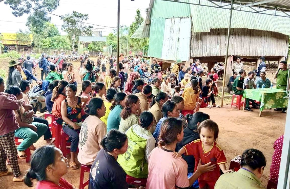 Đông đảo chị em phụ nữ DTTS  tham gia các buổi tập huấn, truyền thông kiến thức kỹ năng sức khỏe sinh sản làm mẹ an toàn 
