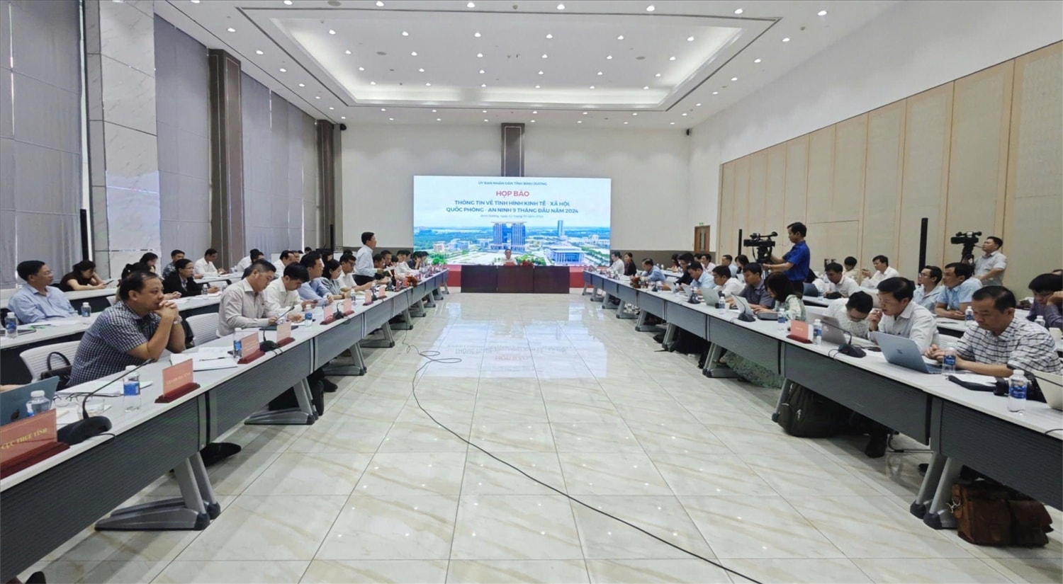 Quang cảnh buổi họp báo Quang cảnh buổi họp báo