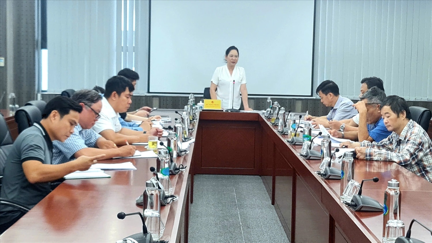 Thứ Trưởng, Phó Chỉ nhiệm Ủy Ban Nông Thị Hà - Họp Tổ công tác kiểm tra, đôn đốc, tháo gỡ khó khăn, vướng mắc đẩy mạnh giải ngân vốn đầu tư công và các nguồn vốn khác tại Ủy ban Thứ Trưởng, Phó Chủ nhiệm Ủy Ban Nông Thị Hà - Họp Tổ công tác kiểm tra, đôn đốc, tháo gỡ khó khăn, vướng mắc đẩy mạnh giải ngân vốn đầu tư công và các nguồn vốn khác tại Ủy ban