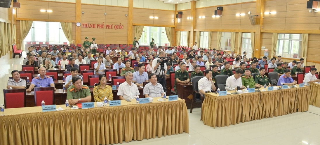Các đại biểu tham dự buổi hội nghị tập huấn tại UBND TP. Phú Quốc (Kiên Giang) Các đại biểu tham dự buổi hội nghị tập huấn tại UBND TP. Phú Quốc (Kiên Giang)
