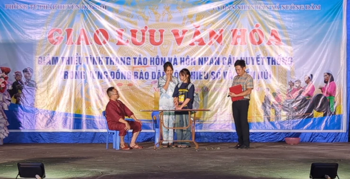 (Tin chuyên đề) Kim Bôi (Hòa Bình): Đẩy mạnh tuyên truyền tảo hôn bằng hình thức sân khấu hóa