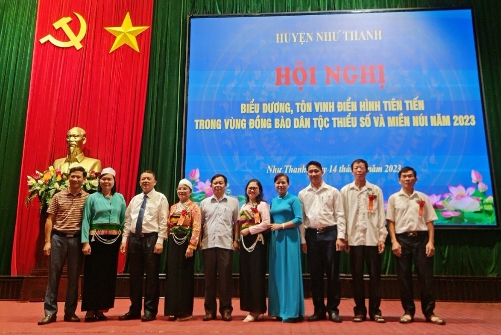 Hội nghị biểu dương gương điển hình tiên tiến đã có nhiều đóng góp trong phát triển  kinh tế- xã hội huyện Như Thanh 