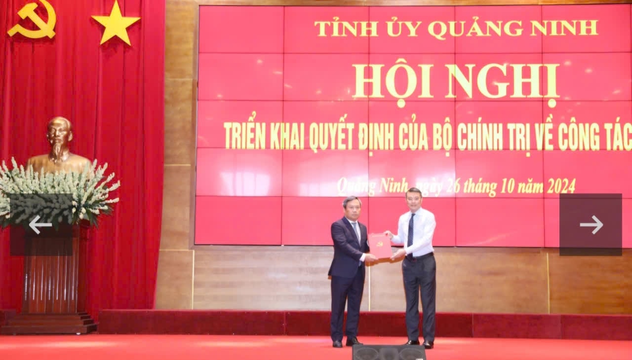 Ủy viên Bộ Chính trị, Bí thư Trung ương Đảng, Trưởng Ban Tổ chức Trung ương Lê Minh Hưng thay mặt Bộ Chính trị trao quyết định điều động, chỉ định ông Vũ Đại Thắng, Ủy viên BCH Trung ương Đảng, giữ chức vụ Bí thư Tỉnh ủy Quảng Ninh, nhiệm kỳ 2020-2025 Ủy viên Bộ Chính trị, Bí thư Trung ương Đảng, Trưởng Ban Tổ chức Trung ương Lê Minh Hưng thay mặt Bộ Chính trị trao quyết định điều động, chỉ định ông Vũ Đại Thắng, Ủy viên BCH Trung ương Đảng, giữ chức vụ Bí thư Tỉnh ủy Quảng Ninh, nhiệm kỳ 2020-2025
