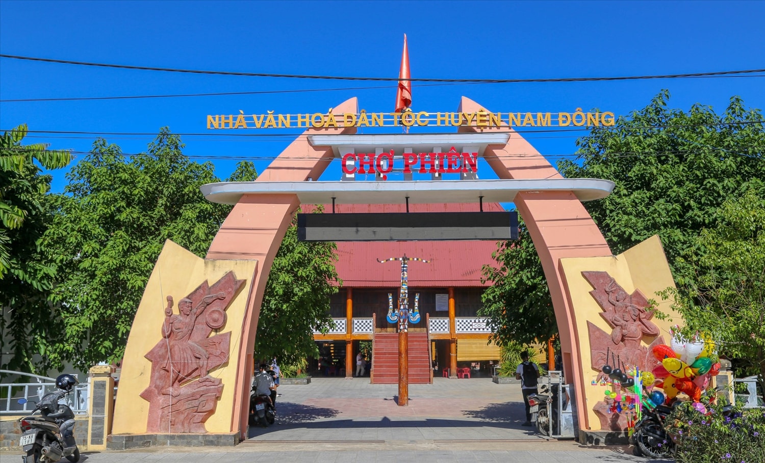 (Bài KH ): Thừa Thiên Huế: Ấn tượng những phiên chợ mang lại lợi ích cho đồng bào DTTS (Bài KH ): Thừa Thiên Huế: Ấn tượng những phiên chợ mang lại lợi ích cho đồng bào DTTS