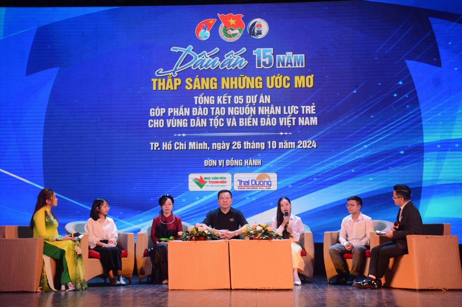 Chương trình “Dấu ấn 15 năm thắp sáng những ước mơ” và kỷ niệm 25 năm thành lập Quỹ học bổng Vừ A Dính tại Nhà Văn Hoá Thanh Niên TP. Hồ Chí Minh Chương trình “Dấu ấn 15 năm thắp sáng những ước mơ” và kỷ niệm 25 năm thành lập Quỹ học bổng Vừ A Dính tại Nhà Văn Hoá Thanh Niên TP. Hồ Chí Minh