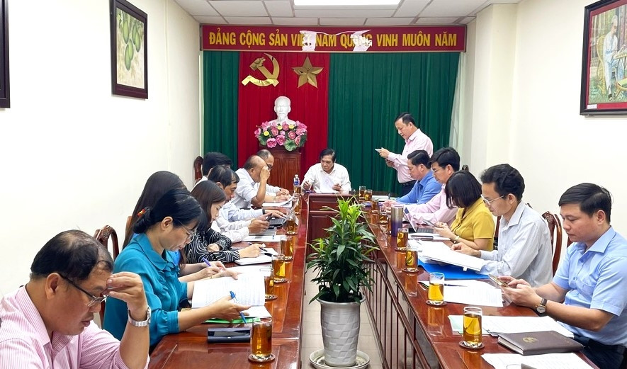 Giám đốc  NHCSXH chi nhánh tỉnh Đồng Nai Lê Bá Chuyên phát biểu tại Hội nghị