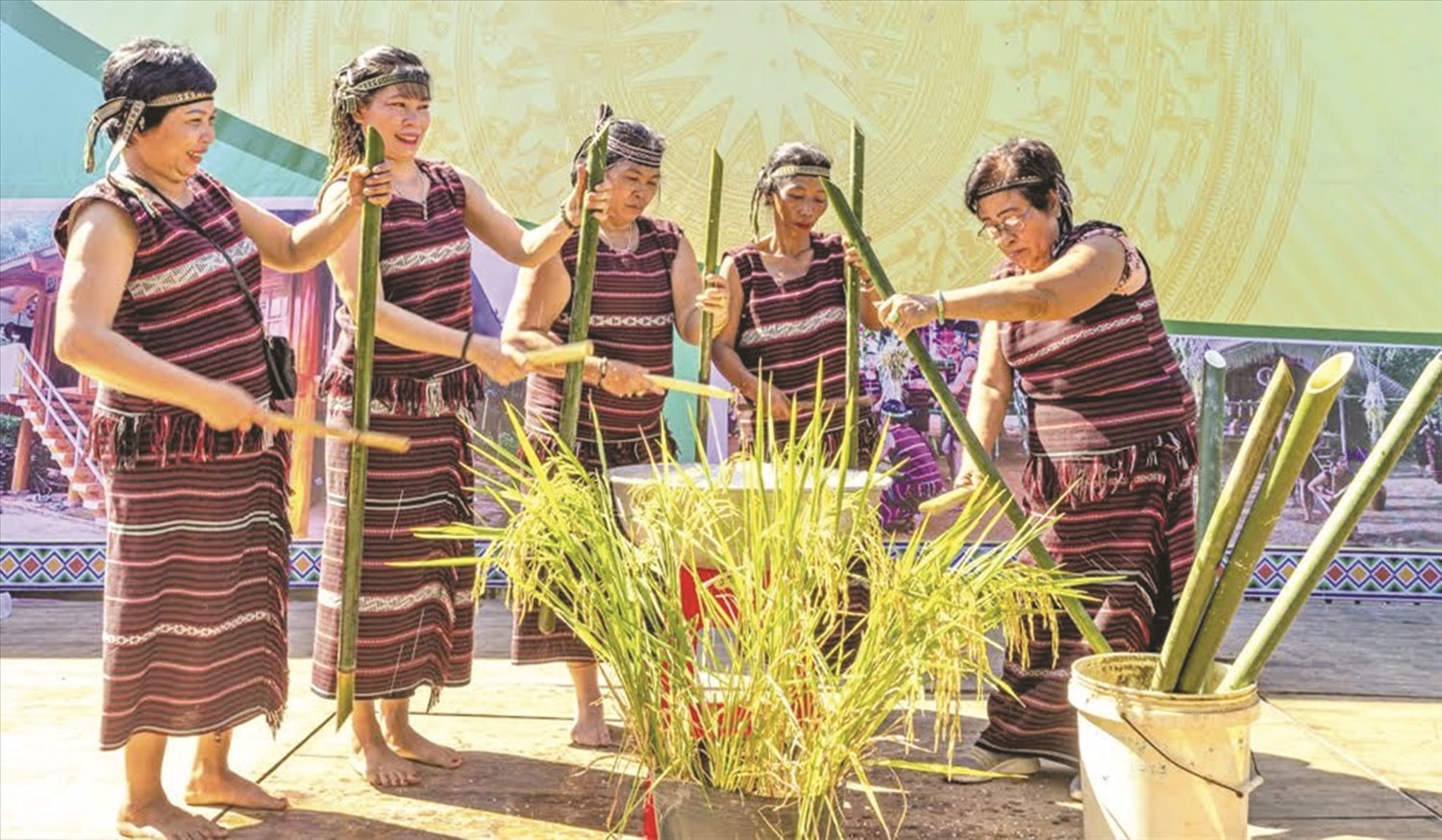 Lễ hội Sayangva (mừng lúa mới) của đồng bào dân tộc Chơ Ro được tỉnh Đồng Nai lập hồ sơ đề nghị Bộ Văn hóa,  Thể thao và Du lịch đưa vào danh mục Di sản văn hóa phi vật thể quốc gia.