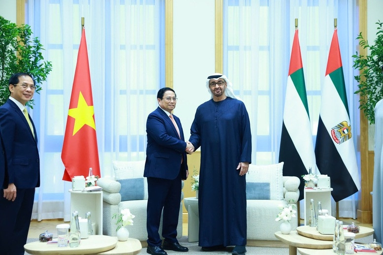 Sau lễ đón chính thức, Thủ tướng Chính phủ Phạm Minh Chính hội đàm hẹp với Tổng thống UAE Sheikh Mohammed bin Zayed Al Nahyan. Nhân dịp này, hai Nhà lãnh đạo đã nhất trí nâng cấp quan hệ song phương lên Đối tác Toàn diện - Ảnh: VGP/Nhật Bắc Sau lễ đón chính thức, Thủ tướng Chính phủ Phạm Minh Chính hội đàm hẹp với Tổng thống UAE Sheikh Mohammed bin Zayed Al Nahyan. Nhân dịp này, hai Nhà lãnh đạo đã nhất trí nâng cấp quan hệ song phương lên Đối tác Toàn diện - Ảnh: VGP/Nhật Bắc