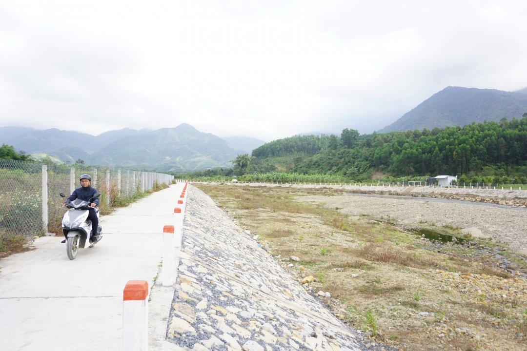 Tỉnh Khánh Hoà tập trung đầu tư xây dựng cơ sở hạ tầng thiết yếu cho khu vực miền núi Tỉnh Khánh Hoà tập trung đầu tư xây dựng cơ sở hạ tầng thiết yếu cho khu vực miền núi
