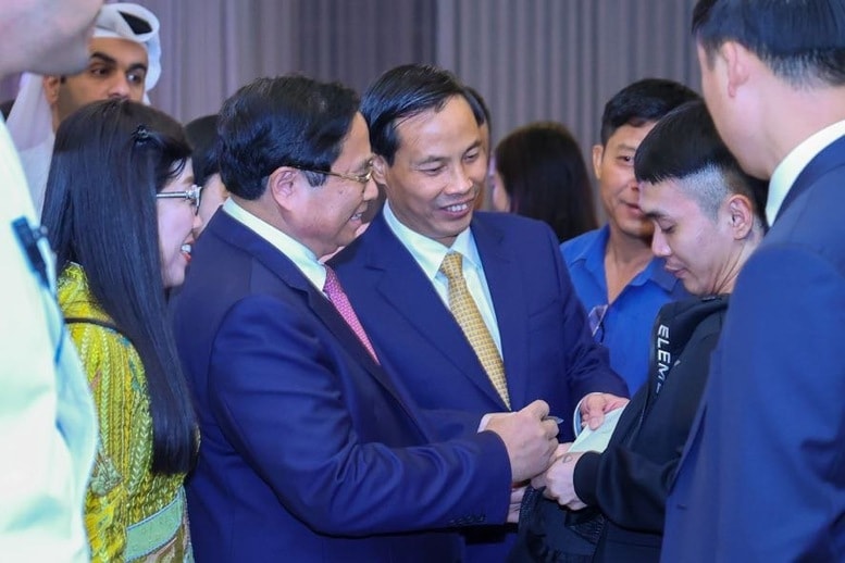 Thủ tướng mong muốn bà con tiếp tục đoàn kết, tuân thủ pháp luật sở tại; chăm chỉ lao động, học tập, công tác; luôn giữ gìn, phát huy các giá trị văn hoá dân tộc... - Ảnh: VGP/Nhật Bắc Thủ tướng mong muốn bà con tiếp tục đoàn kết, tuân thủ pháp luật sở tại; chăm chỉ lao động, học tập, công tác; luôn giữ gìn, phát huy các giá trị văn hoá dân tộc... - Ảnh: VGP/Nhật Bắc
