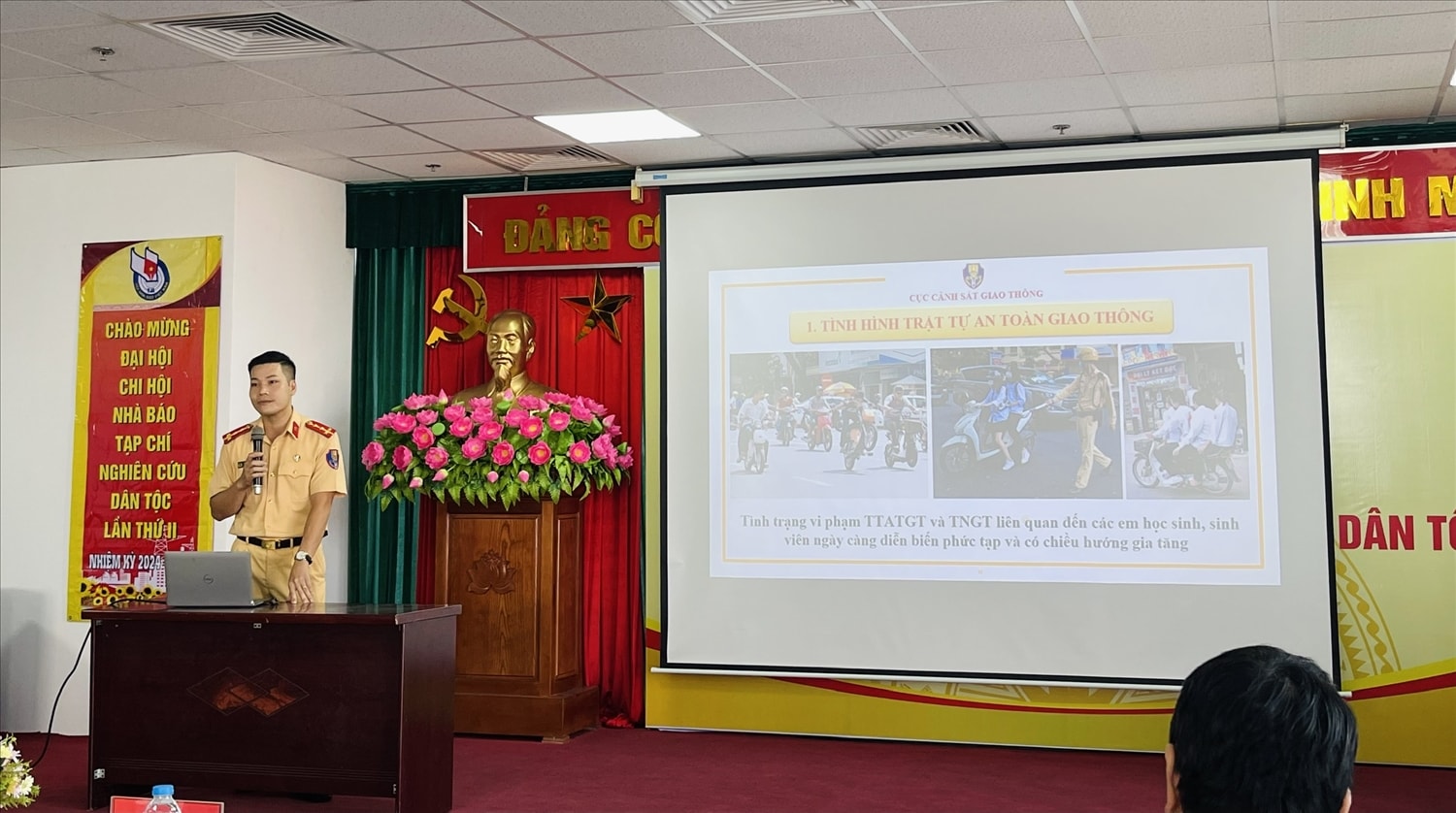 Bí thư Đoàn Thanh niên C08, Bộ Công an Đoàn Tiến Mạnh tuyên truyền tại Hội nghị