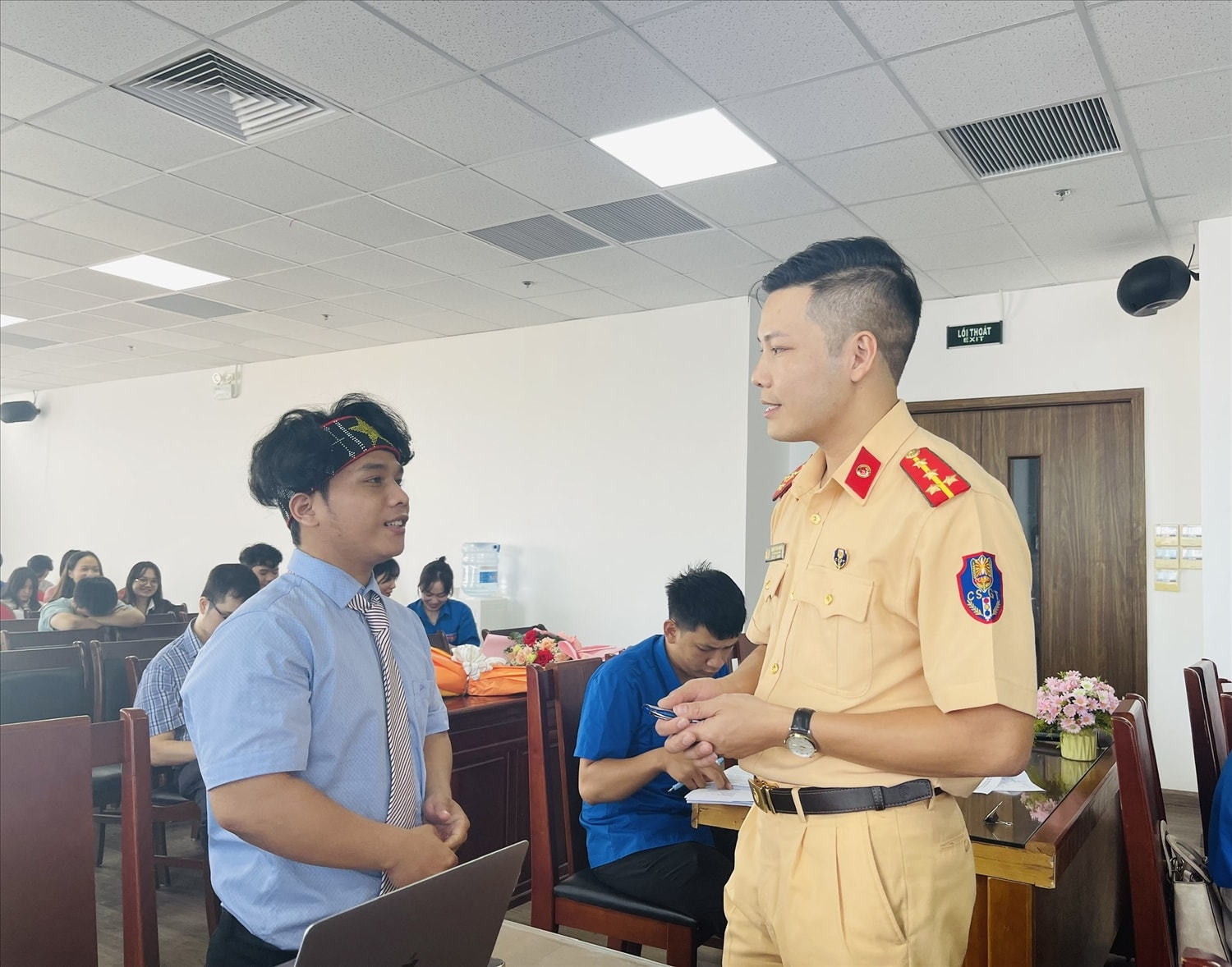 Hội nghị đã được lắng nghe những câu hỏi gần gũi và những câu trả lời thiết thực về trật tự, ATGT